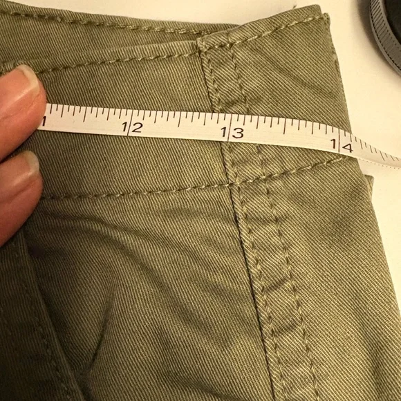 Levi's Women's Olive Cargo Pants - Picture 8 of 10